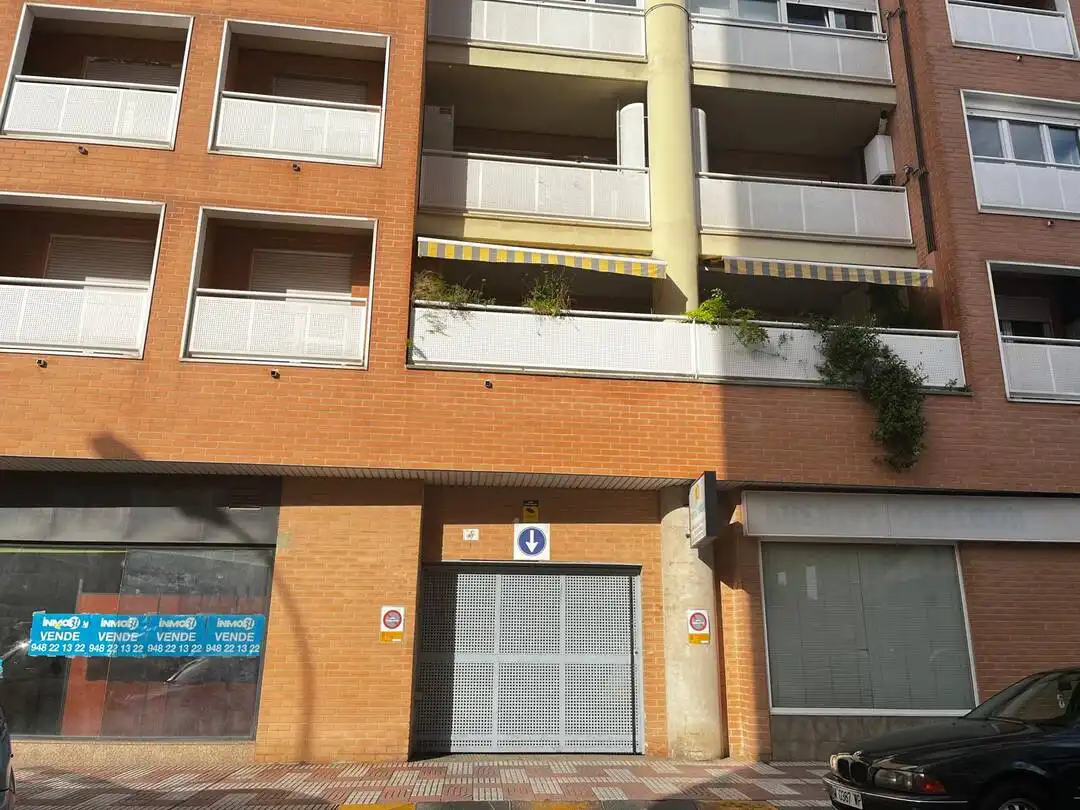 Vista exterior de Garaje de alquiler en  Pamplona / Iruña