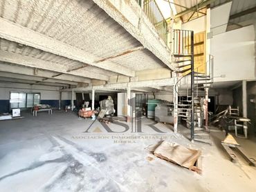 Industrial building to rent in Ronda Tintorers