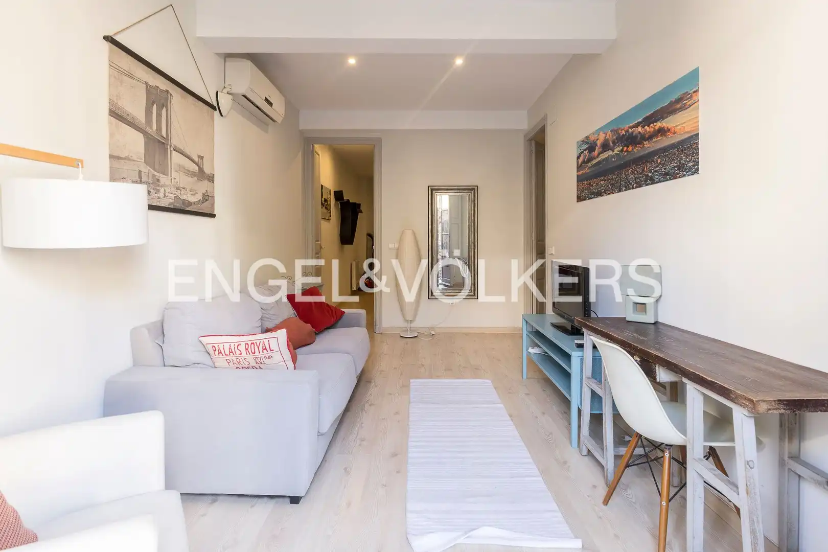 Living room of Flat for rent in Barcelona  with Air Conditioner, Heating and Parquet flooring