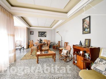 Casa con balcón en venta en Calle Algepseria