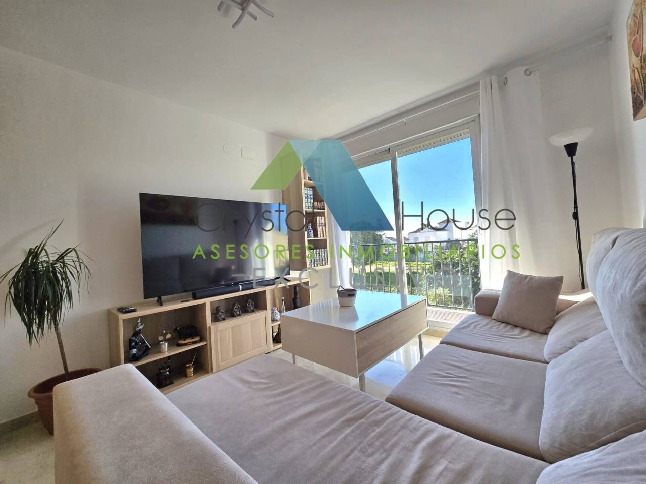 Living room of Flat for sale in Vélez-Málaga  with Terrace, Storage room and Alarm