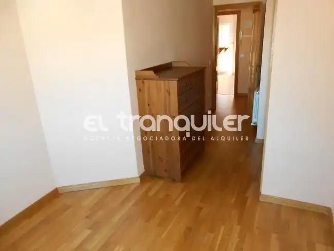 Schlafzimmer von Wohnung zum Verkauf in Madrid mit Klimaanlage, Abstellraum und Möbliert