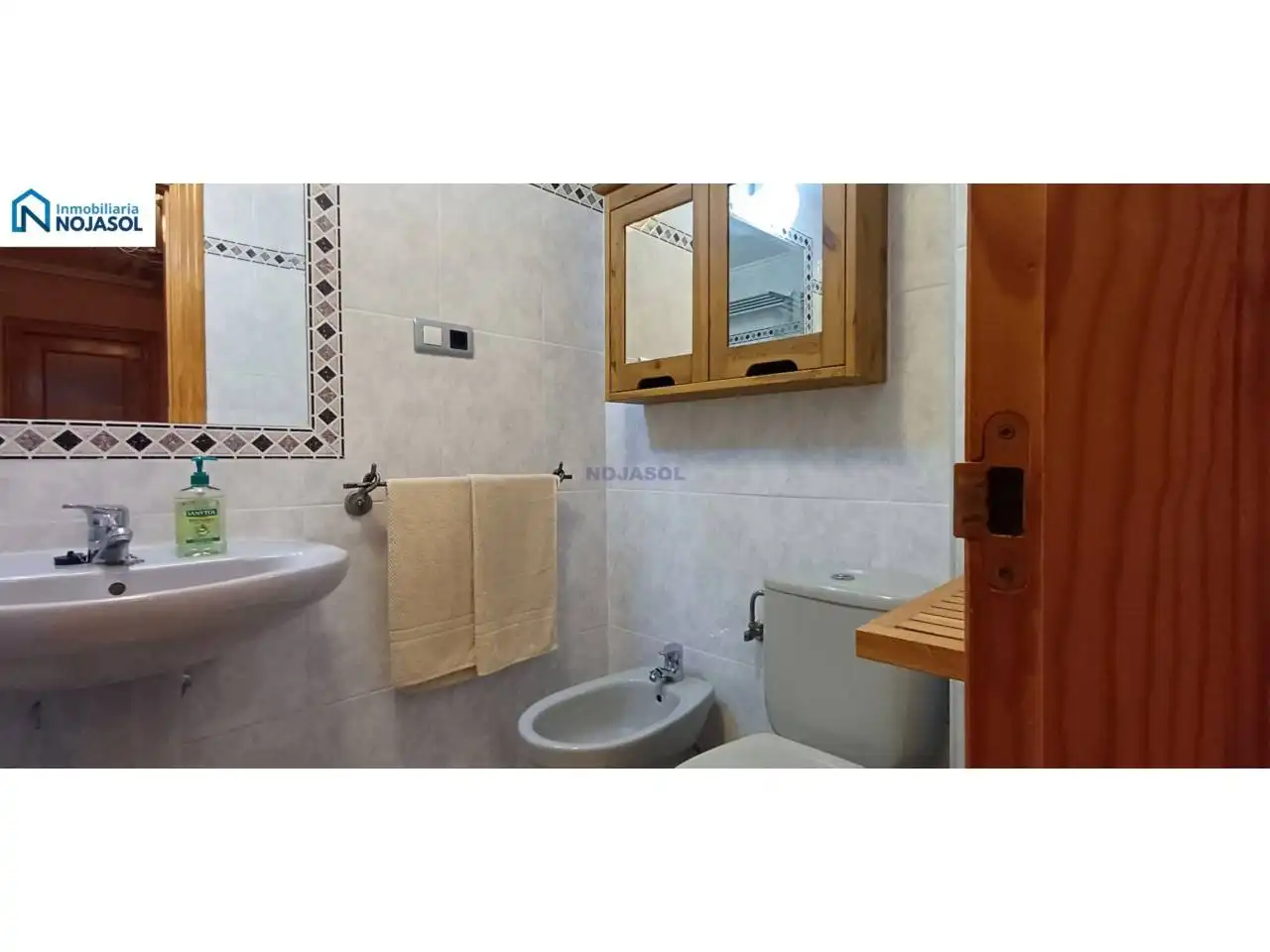 Bany de Apartament de lloguer en Arnuero amb Calefacció, Terrassa i Moblat
