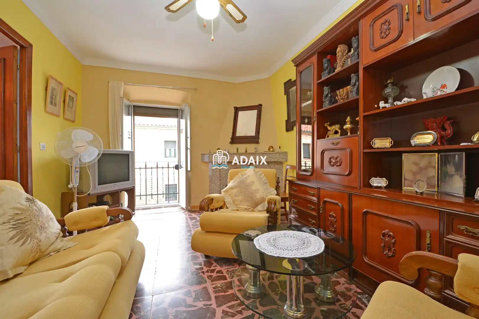 Sala d'estar de Casa adosada en venda en Aldea del Cano amb Calefacció, Terrassa i Traster