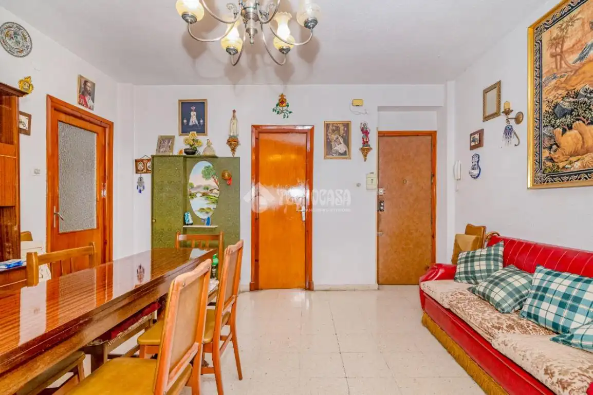 Piso en venta en Granada con Calefacción, Amueblado y Balcón