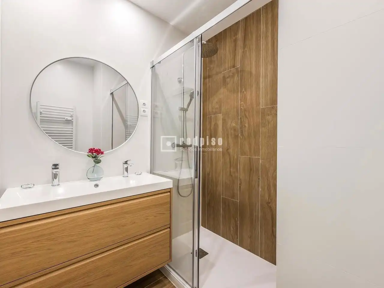 Bathroom of Flat for sale in Madrid  with Air Conditioner, Heating and Terrace