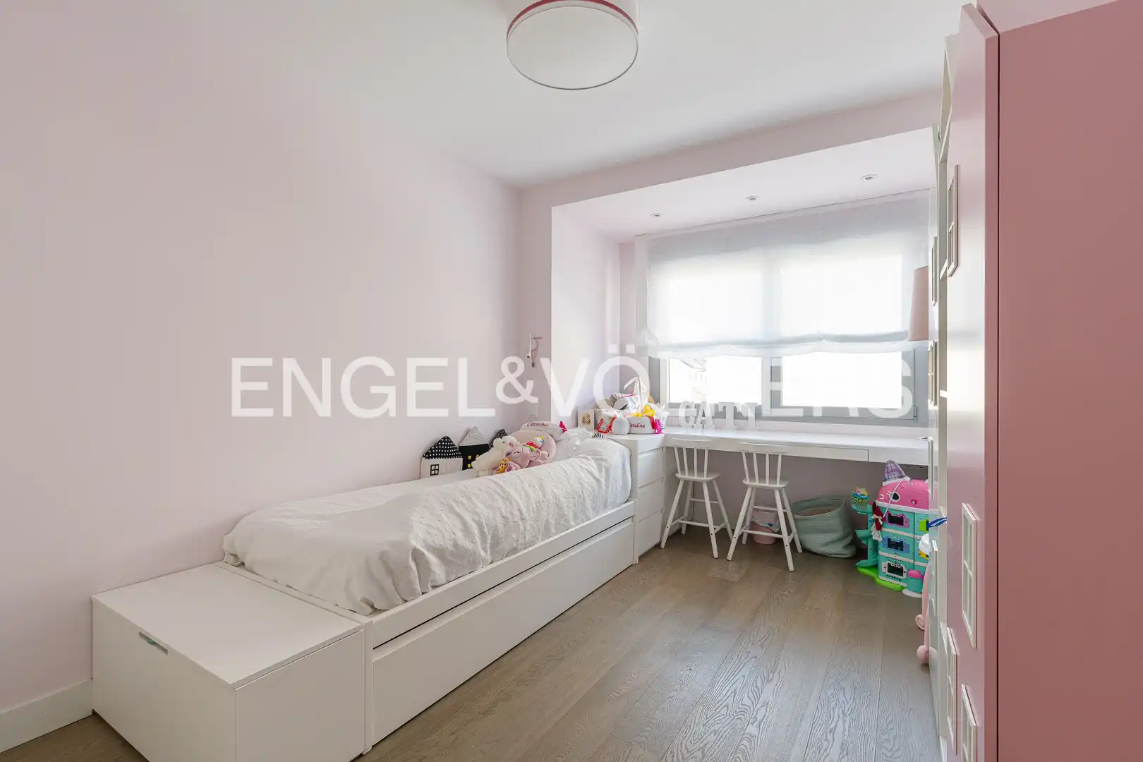 Habitación de Casa adosada en venta en Pozuelo de Alarcón con Aire acondicionado, Calefacción y Jardín privado