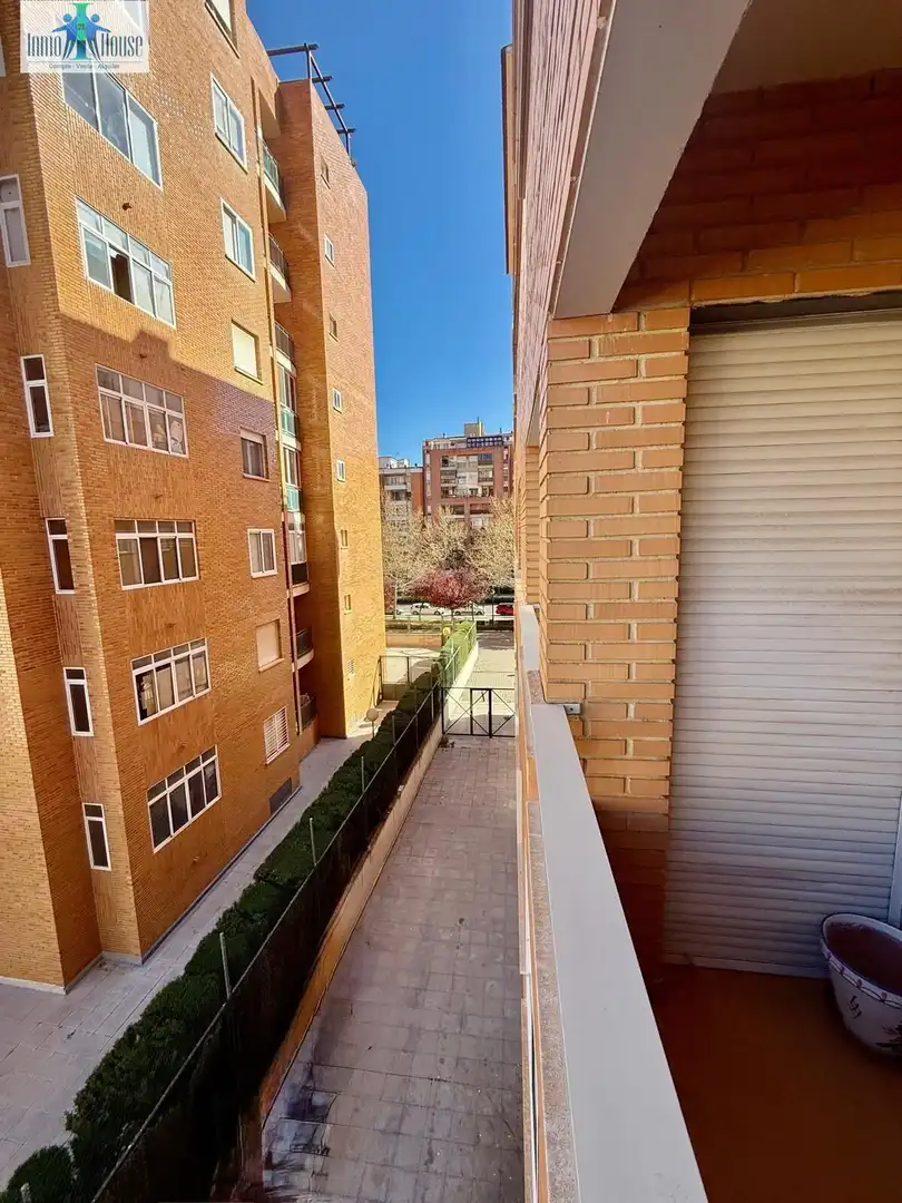 Vista exterior de Piso en venta en  Albacete Capital con Calefacción, Terraza y Amueblado