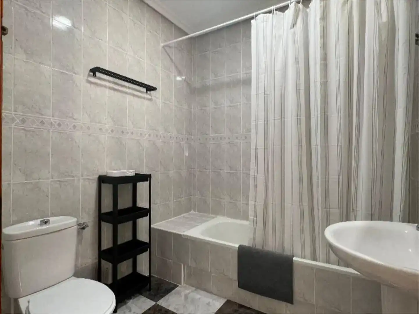 Bathroom of Flat for share in Murcia  with Air Conditioner, Furnished and Balcony
