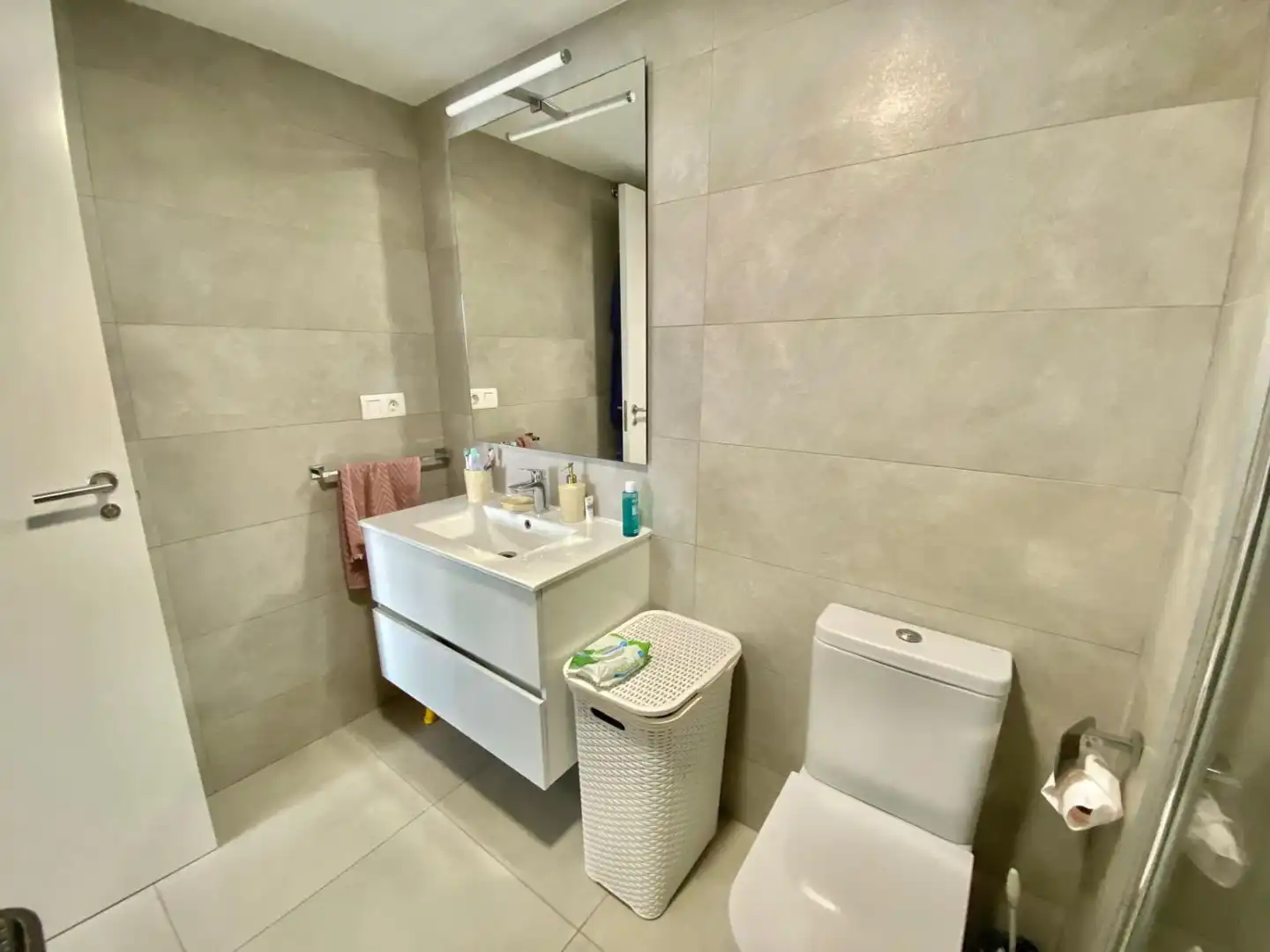 Bathroom of Flat for sale in Valencia  with Air Conditioner, Parquet flooring and Storage room