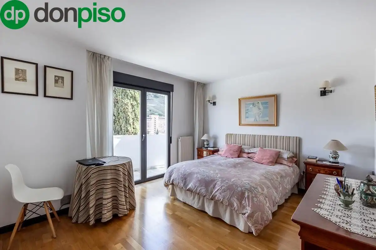 Dormitori de Casa o xalet en venda en Granada amb Aire condicionat, Calefacció i Terrassa