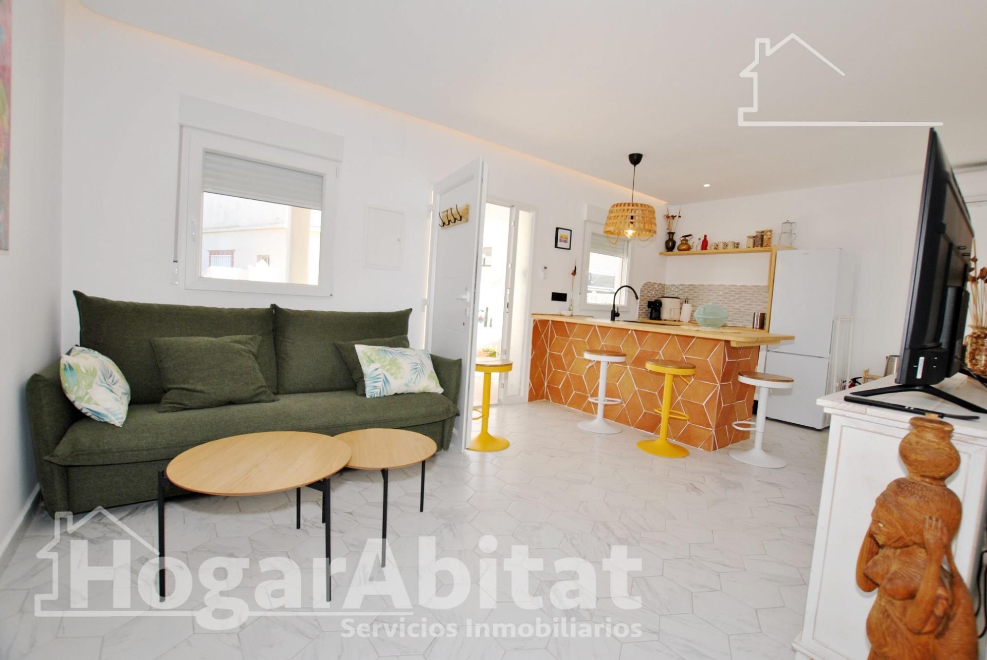 Sala d'estar de Casa o xalet en venda en Oliva amb Aire condicionat, Calefacció i Jardí privat