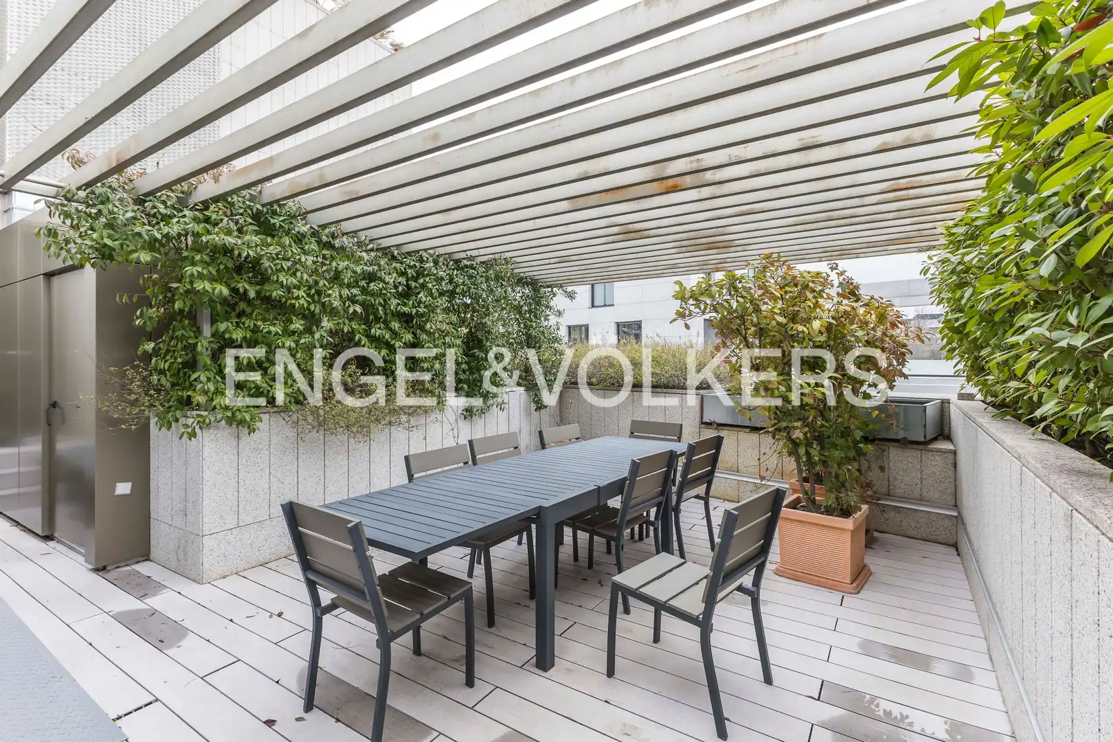 Terrassa de Apartament en venda en Madrid amb Calefacció, Jardí privat i Traster