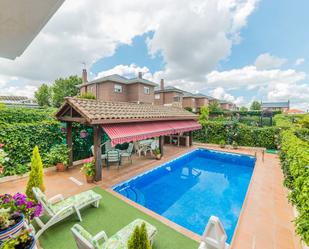 Piscina de Casa o xalet en venda en Sevilla la Nueva amb Terrassa i Piscina