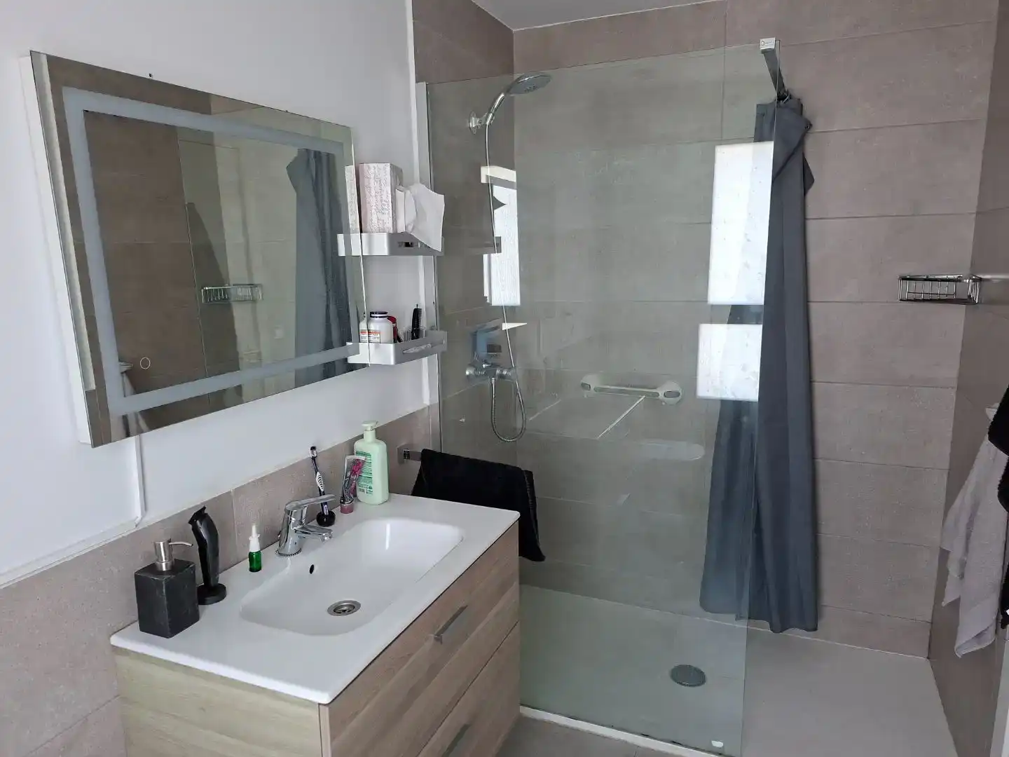 Bathroom of Flat for sale in  Sevilla Capital  with Air Conditioner and Swimming Pool