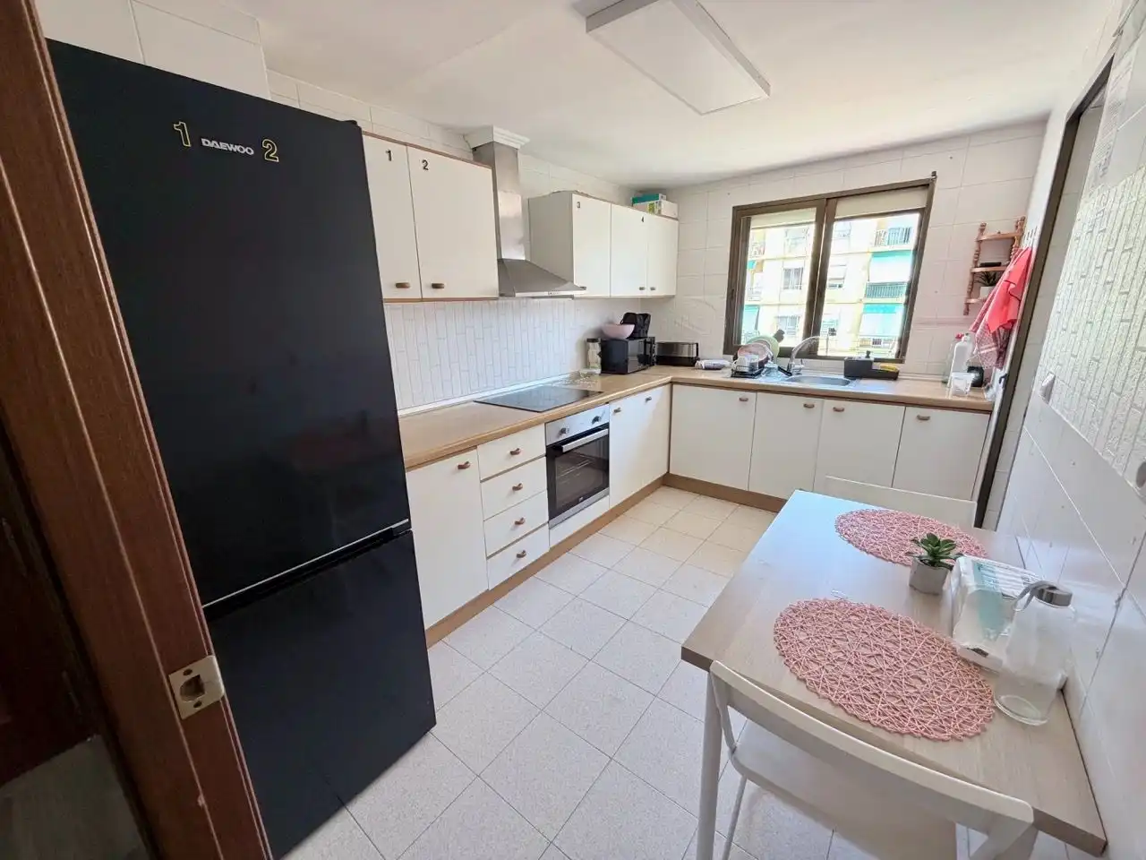 Kitchen of Flat for share in Pla - Carolinas