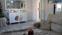 Sala d'estar de Dúplex en venda en Dos Hermanas amb Calefacció