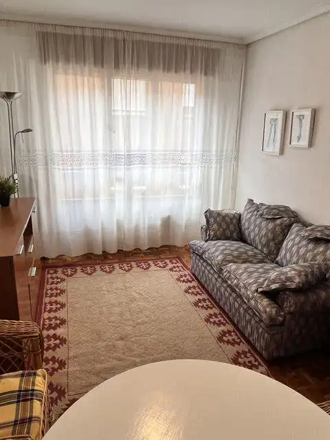 Sala de estar de Apartamento de alquiler en Gijón  con Aire acondicionado, Calefacción y Amueblado