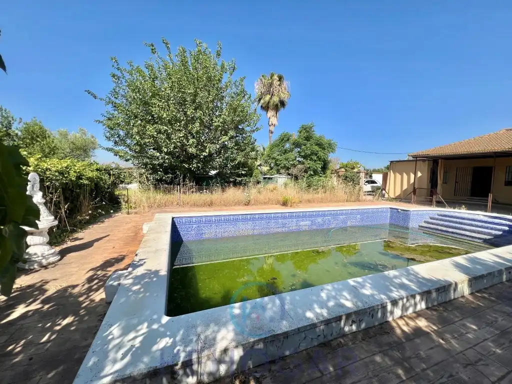 Schwimmbecken von Residential zum Verkauf in Los Palacios y Villafranca