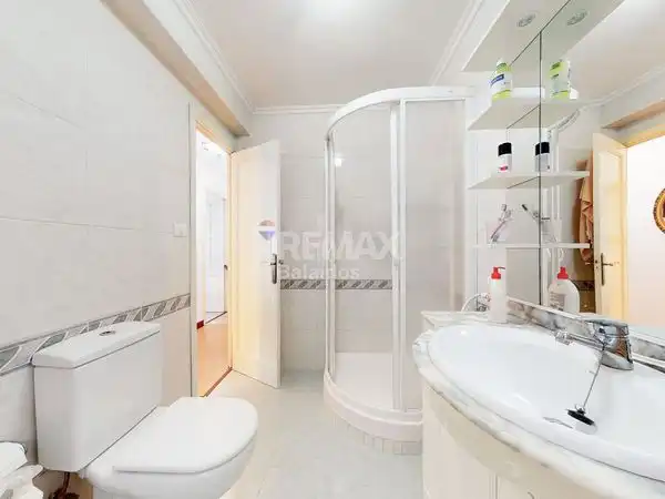 Bathroom of Flat for sale in Vigo   with Heating, Parquet flooring and Terrace