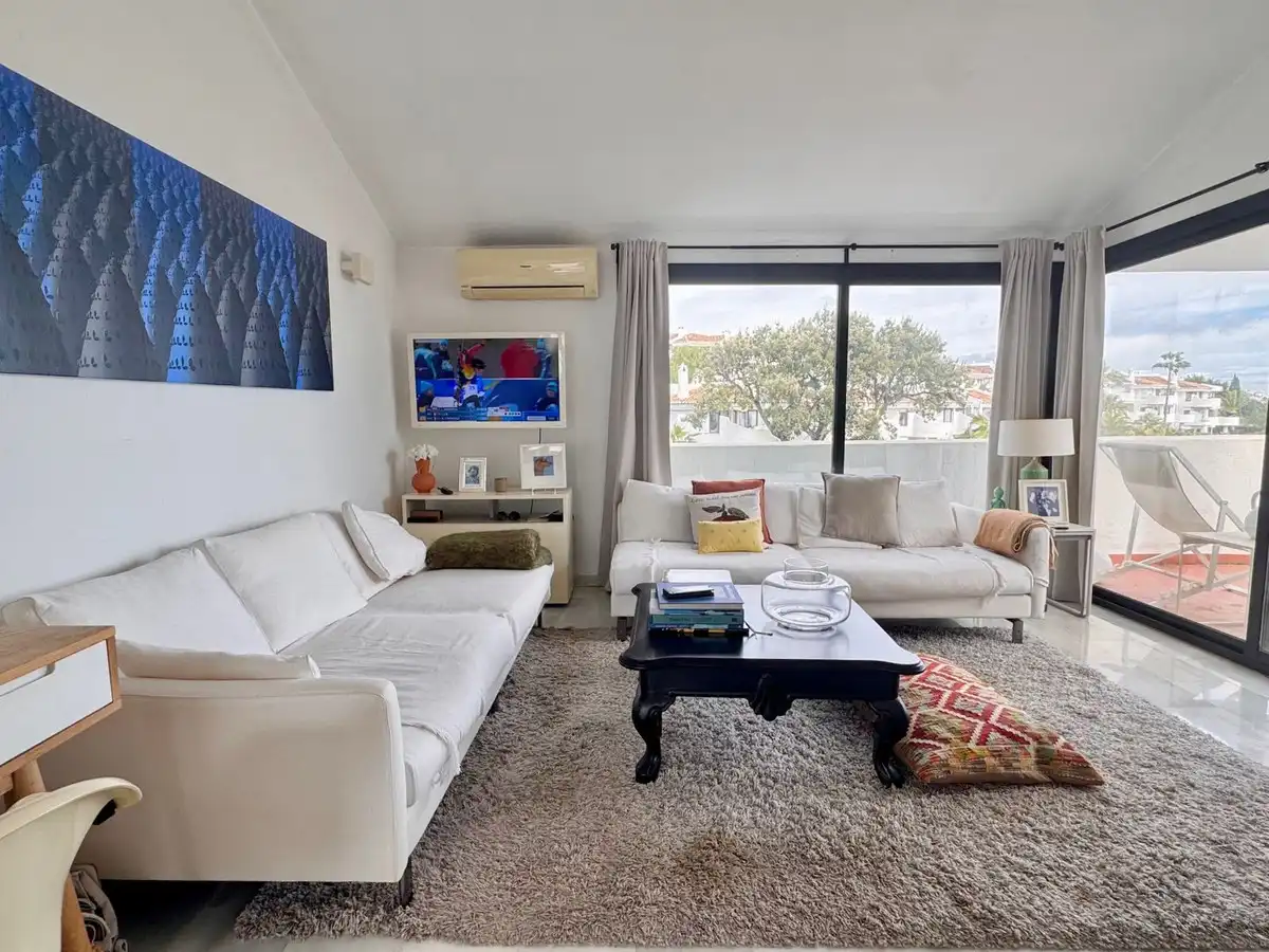 Apartament amb piscina en venda a Calahonda
