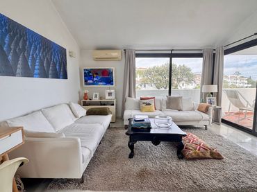 Apartamento con piscina en venta en Calahonda