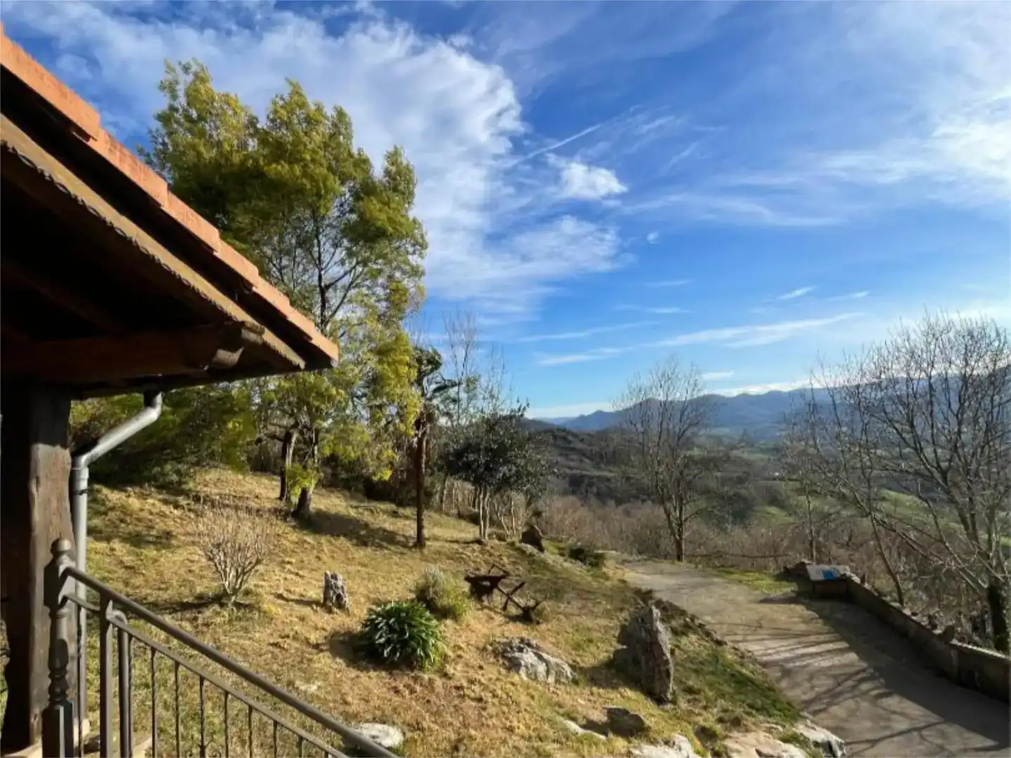 Vista exterior de Casa o xalet en venda en Asteasu amb Jardí privat, Moblat i Balcó