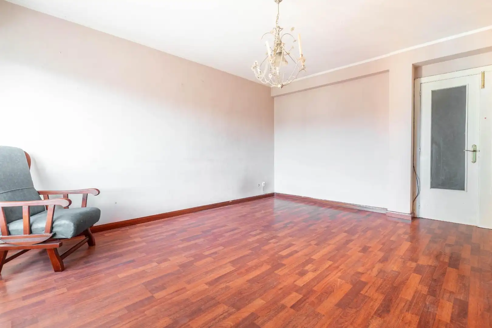 Sala d'estar de Pis en venda en Siero amb Calefacció, Terrassa i Traster
