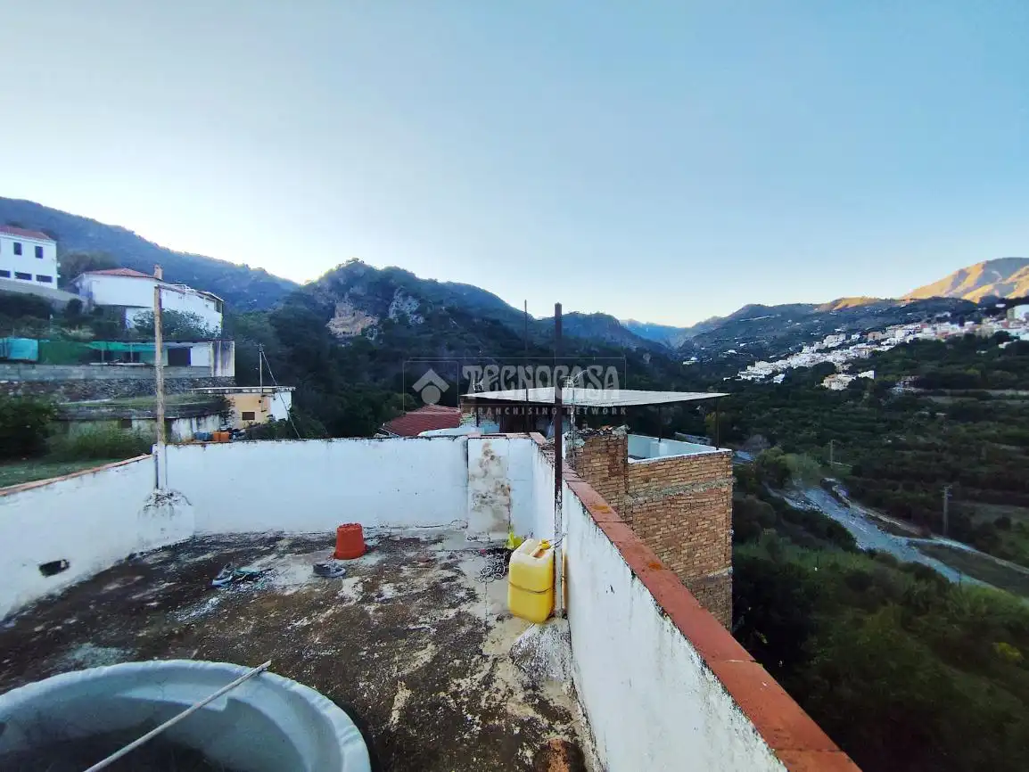 Vista exterior de Casa adosada en venda en Los Guájares amb Terrassa