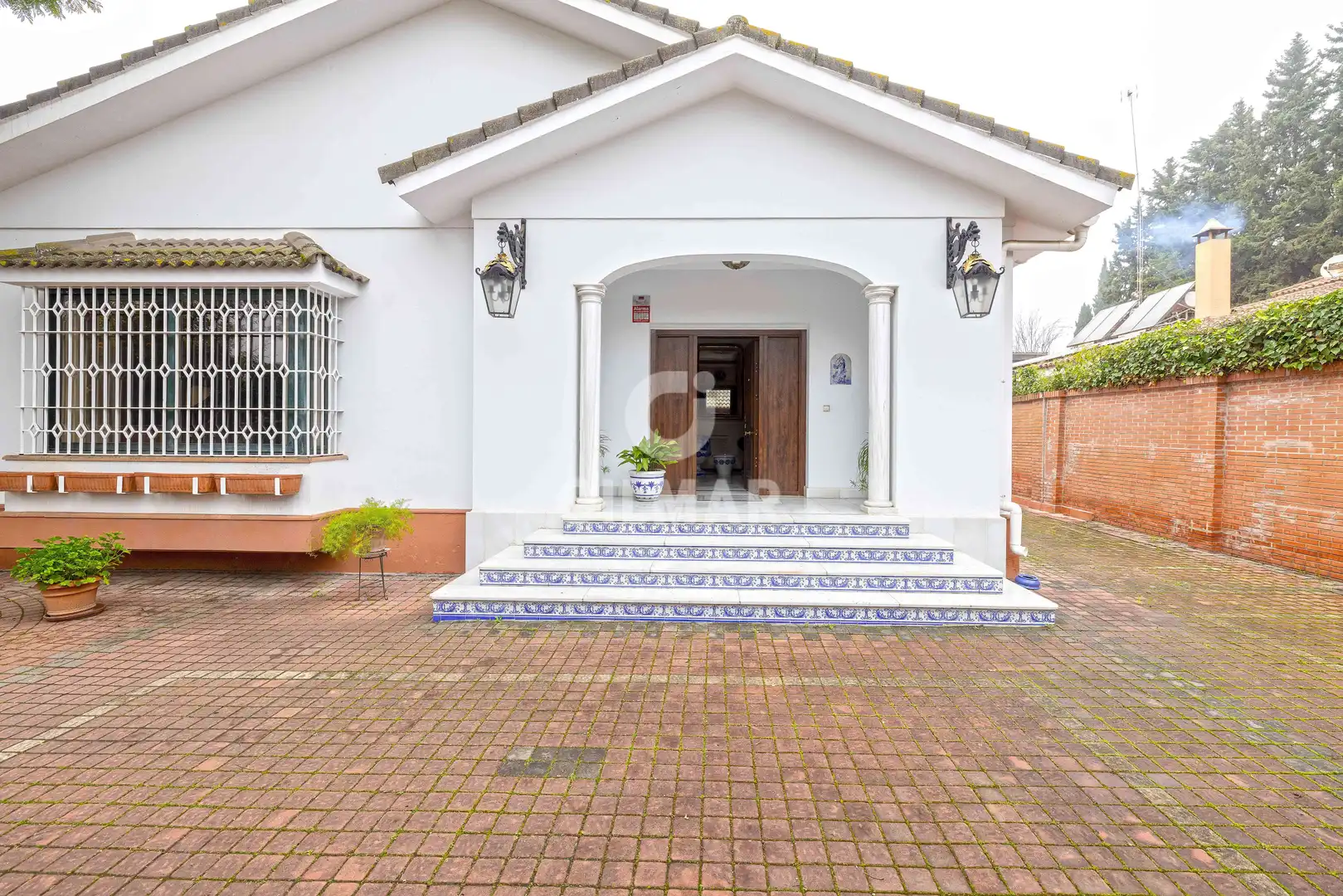 Exterior view of Houses for sale in  Sevilla Capital  with Heating and Private garden