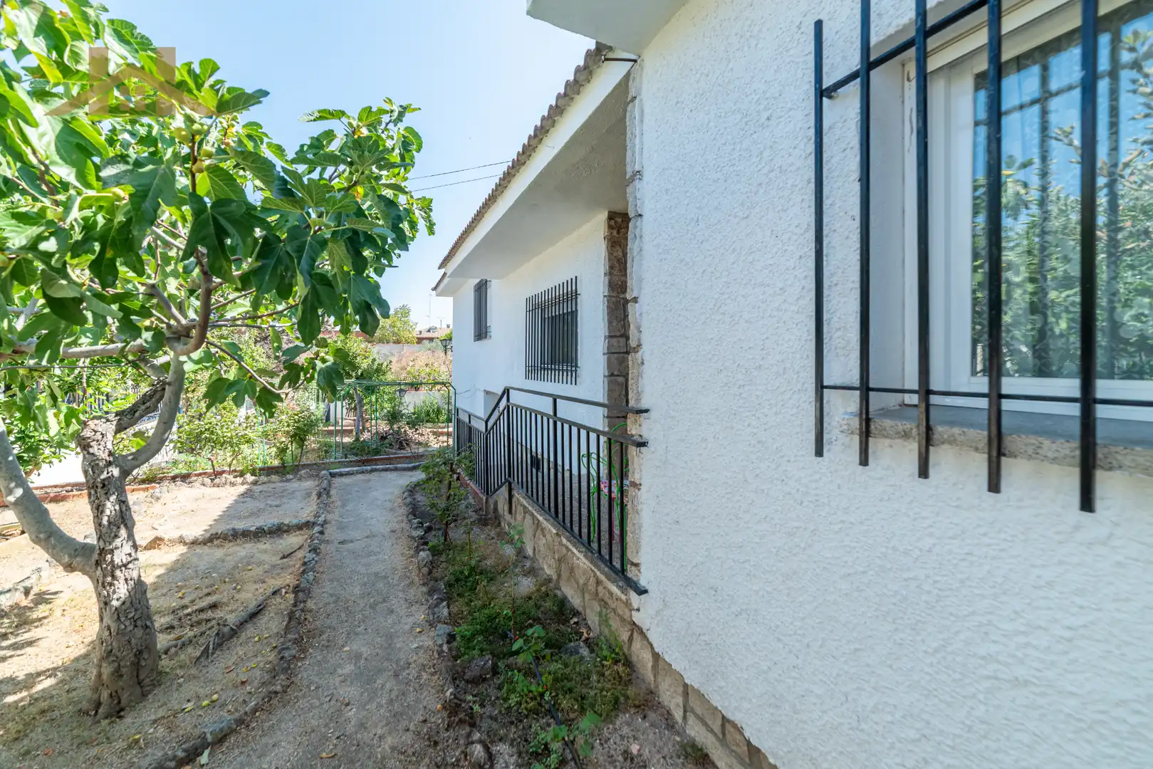 Vista exterior de Casa adosada en venta en Villa del Prado con Aire acondicionado, Jardín privado y Piscina