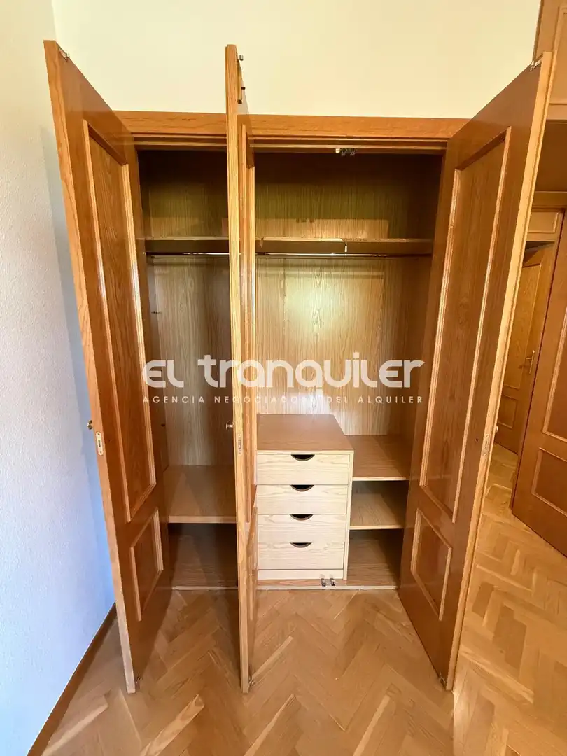 Bedroom of Flat for rent in Madrid  with Parquet flooring, Terrace and Swimming Pool