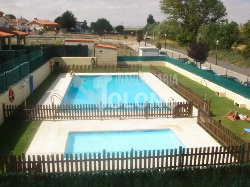 Piscina de Casa o chalet en venta en Anguciana con Calefacción, Jardín privado y Parquet