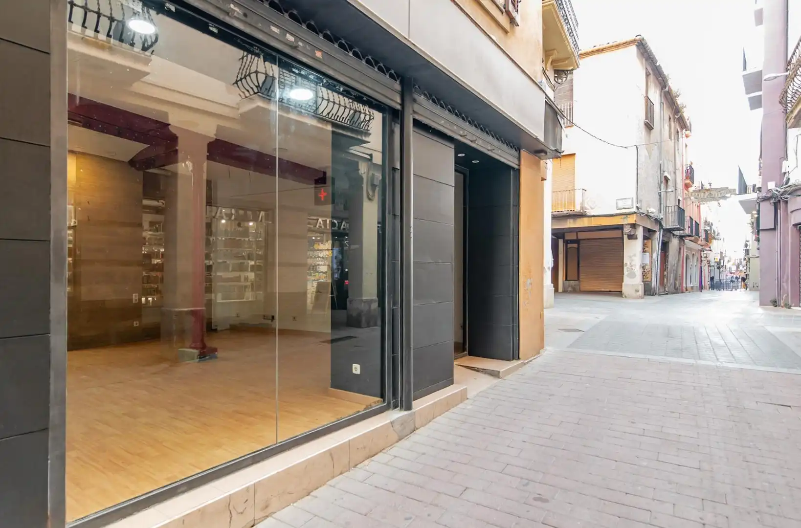 Local comercial de lloguer a Carrer Cort, imagen 8