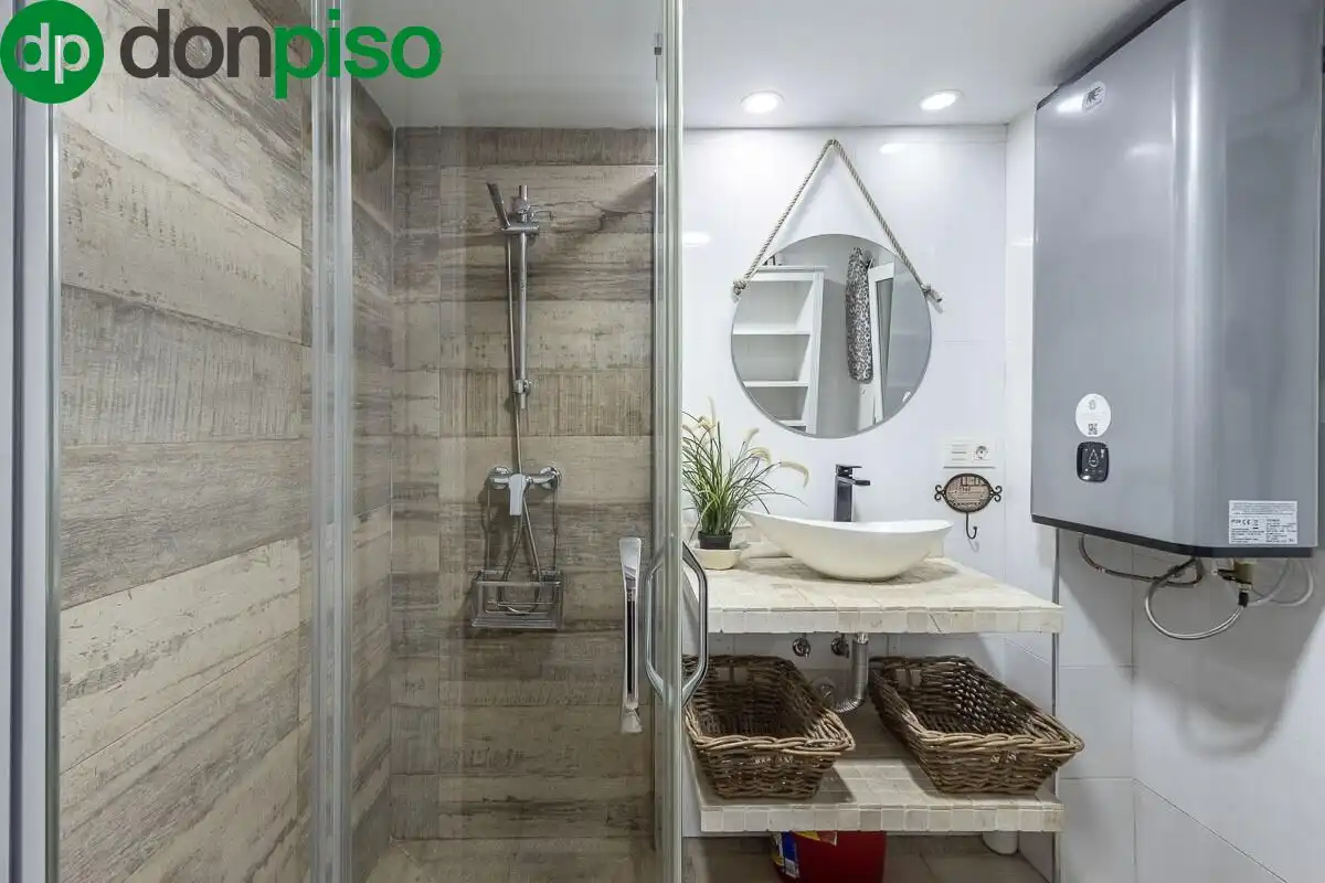 Baño de Piso en venta en Granada con Aire acondicionado