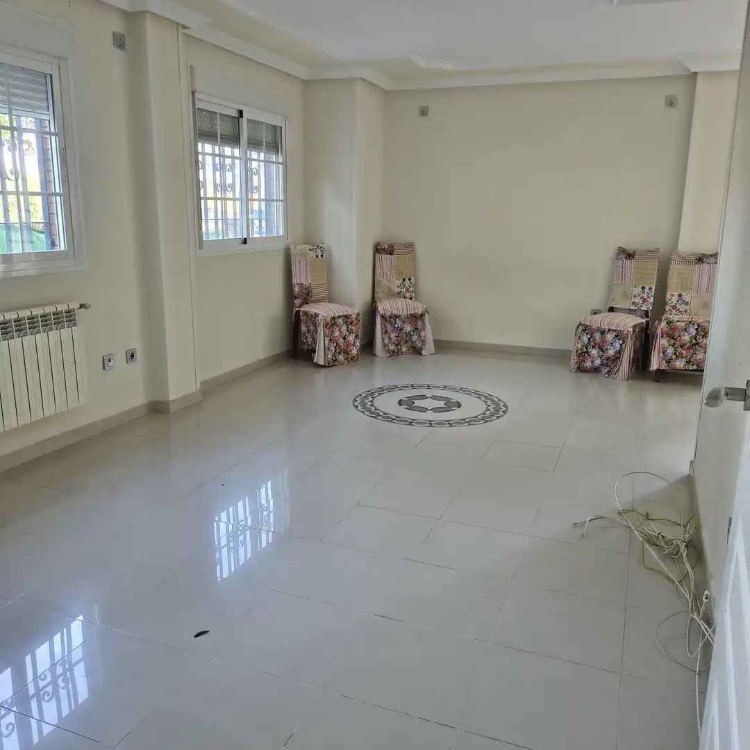 Casa o xalet en venda en Linares amb Piscina
