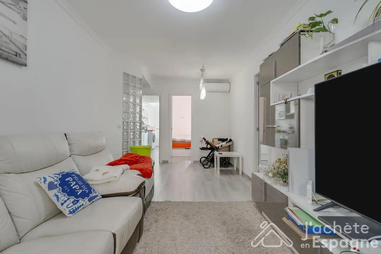 Living room of Flat for sale in Valencia  with Furnished and Balcony