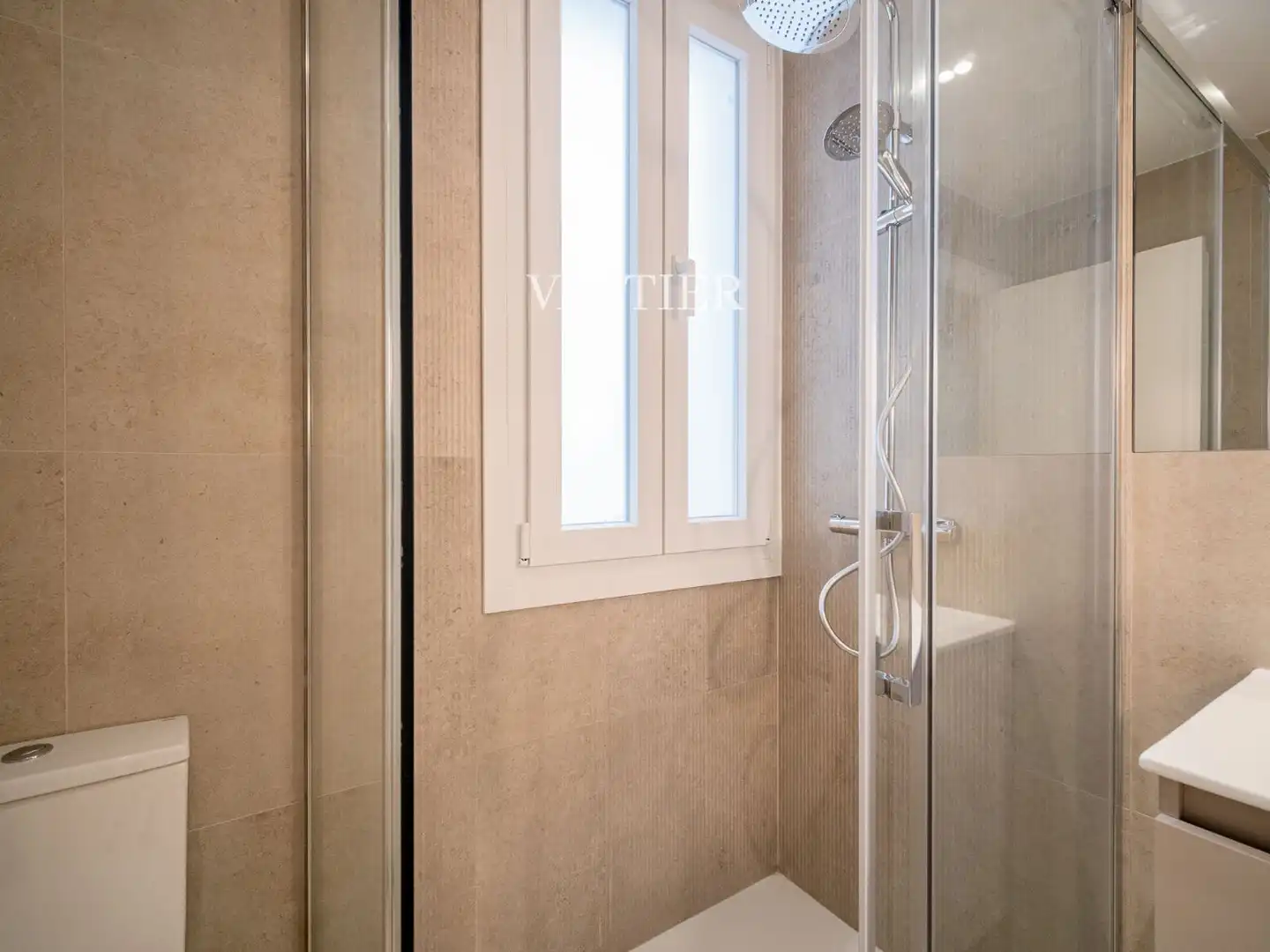 Badezimmer von Wohnung zur Miete in Madrid mit Klimaanlage, Heizung und Möbliert