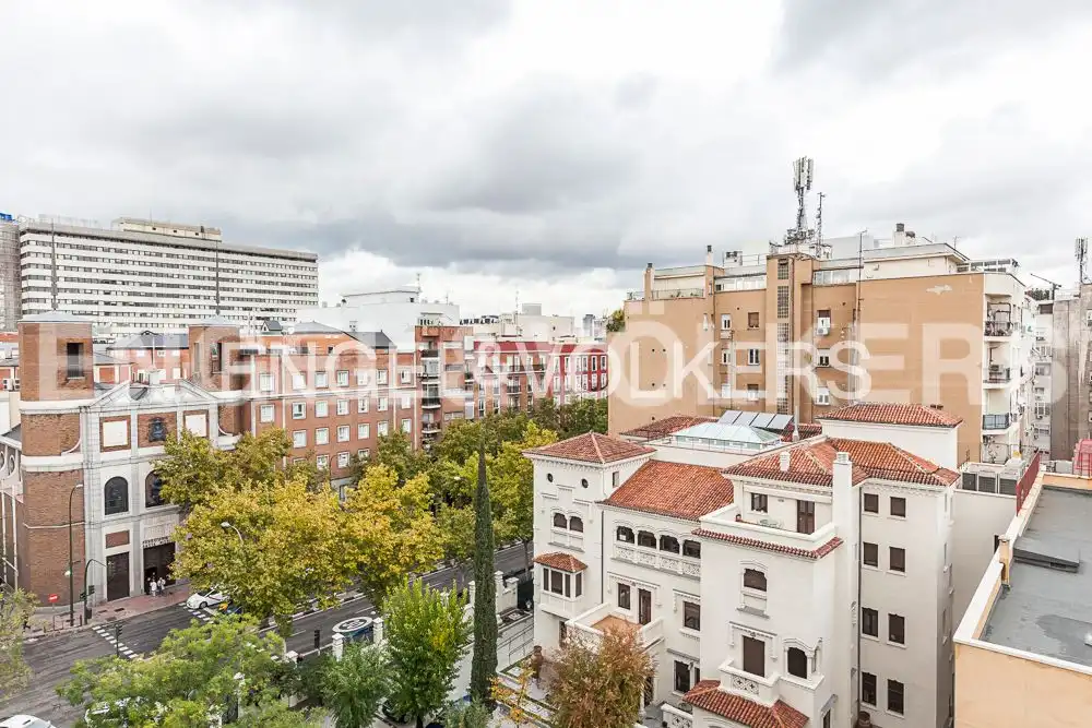 Außenansicht von Wohnung zum Verkauf in Madrid mit Heizung