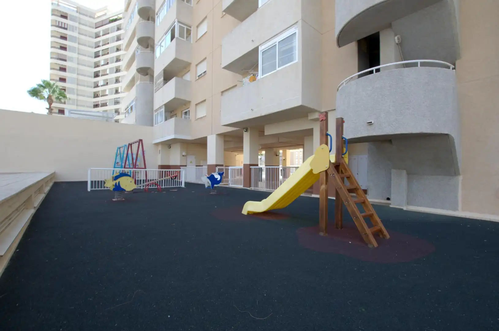 Außenansicht von Wohnung zum Verkauf in Cullera mit Terrasse, Möbliert und Balkon