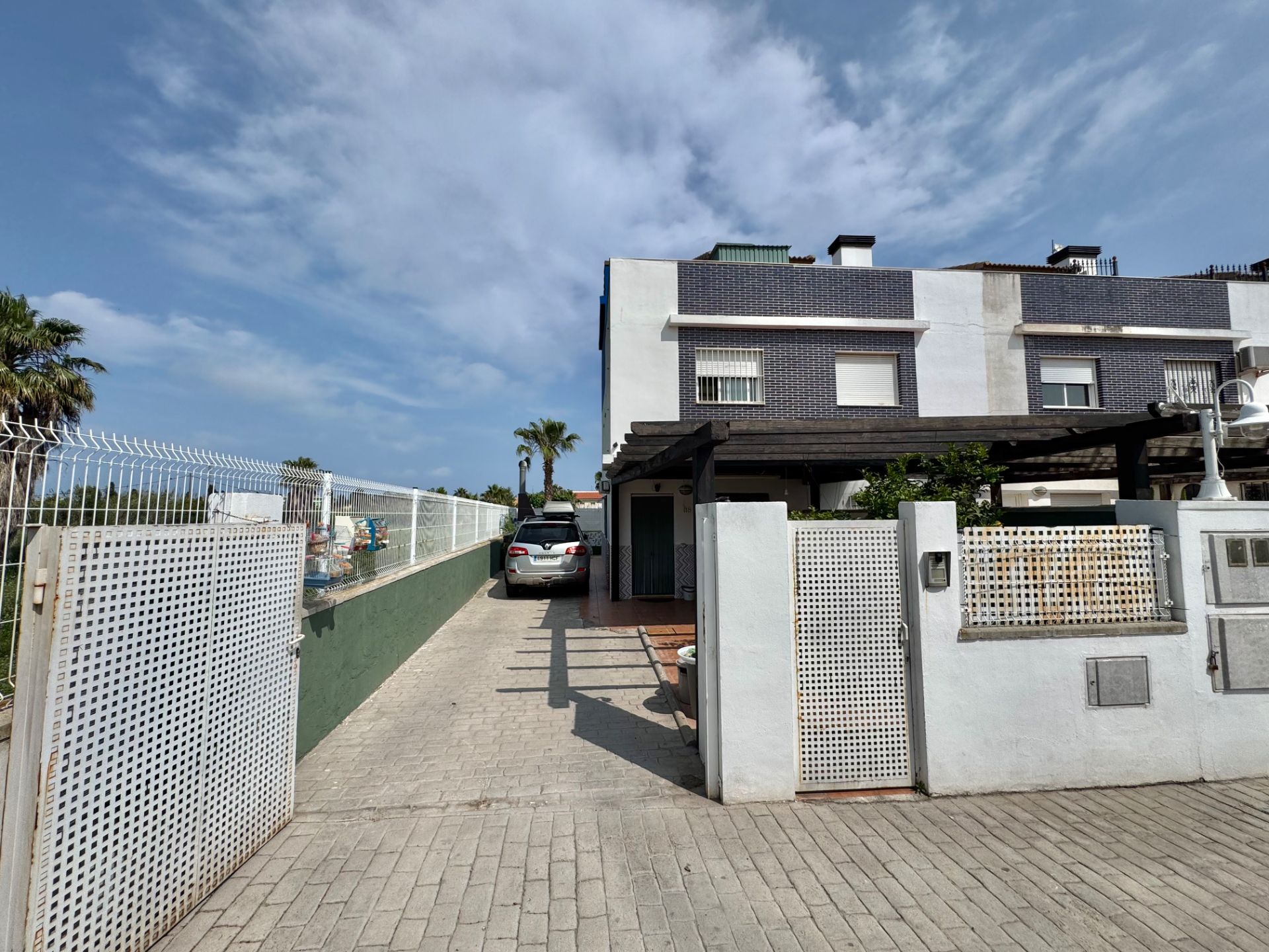 Exterior view of Single-family semi-detached for sale in Almazora / Almassora  with Air Conditioner, Terrace and Community pool