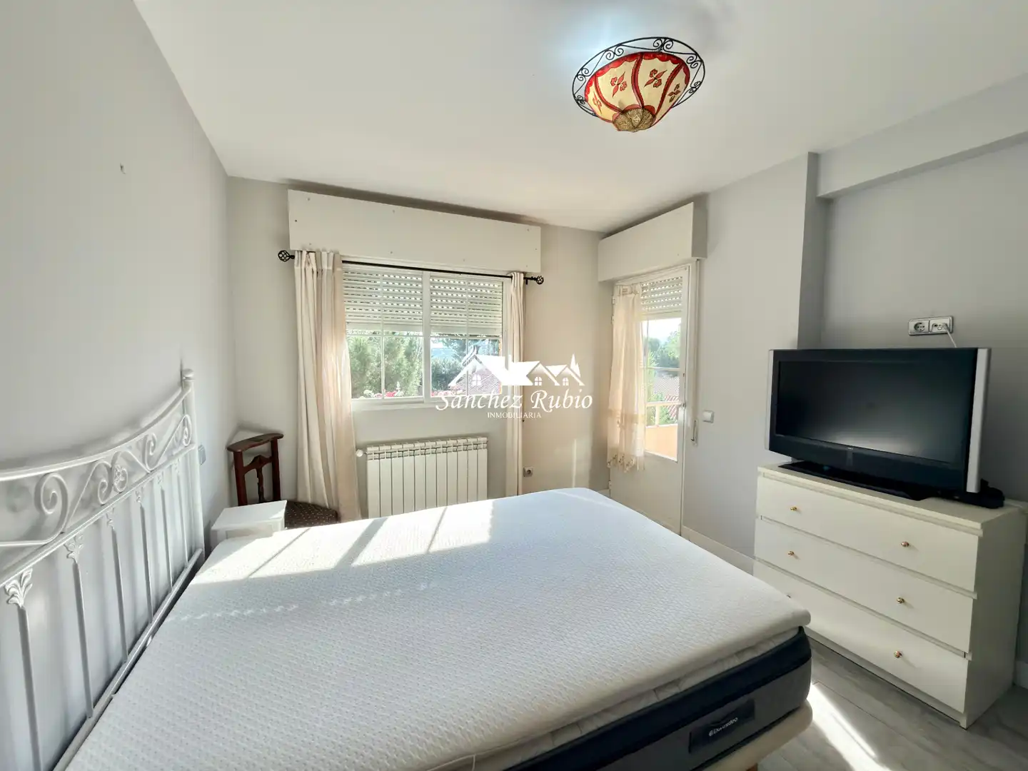 Dormitori de Casa adosada de lloguer en Galapagar amb Calefacció, Jardí privat i Parquet