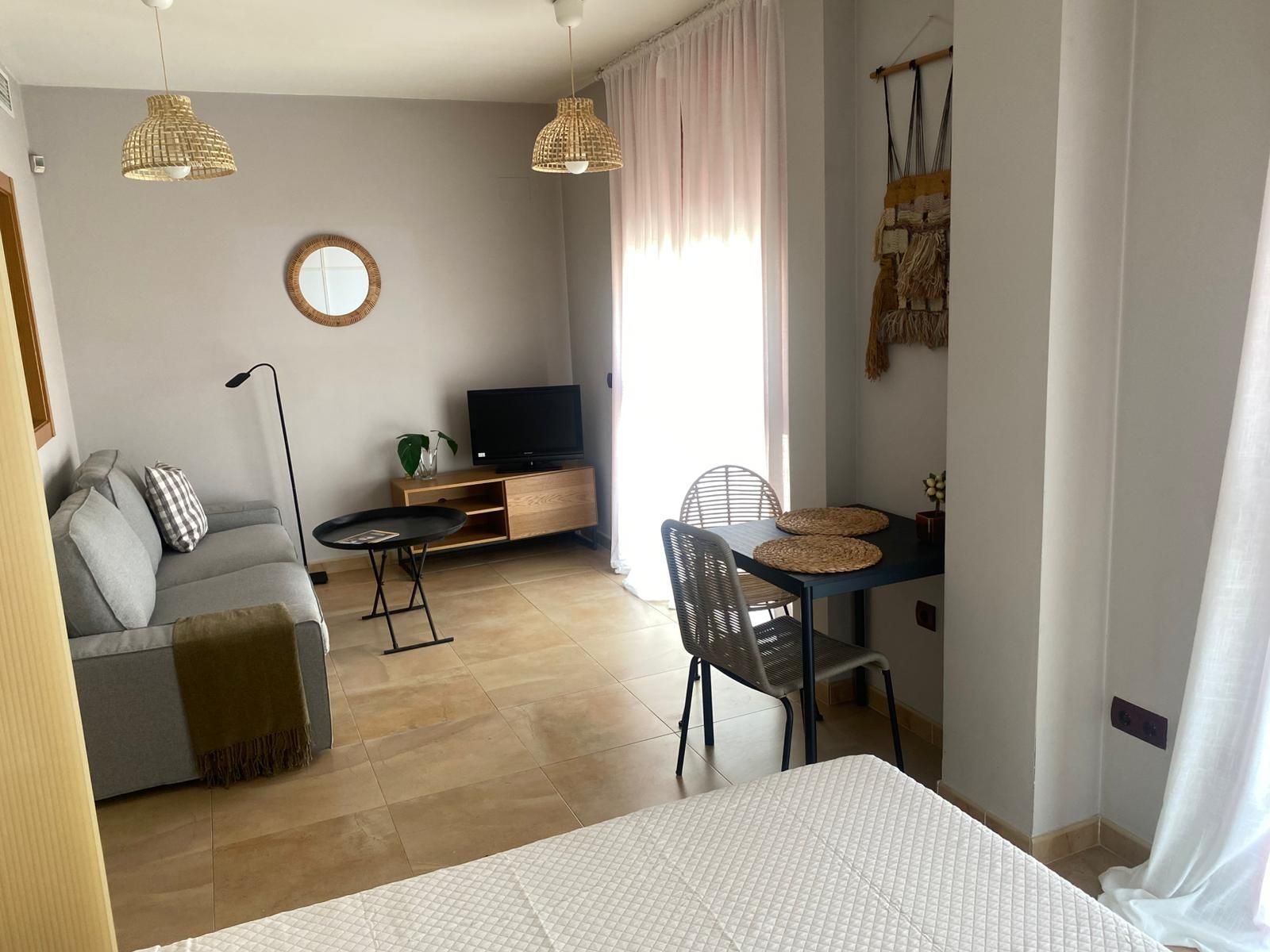 Dormitori de Apartament de lloguer en Málaga Capital amb Aire condicionat, Terrassa i Traster