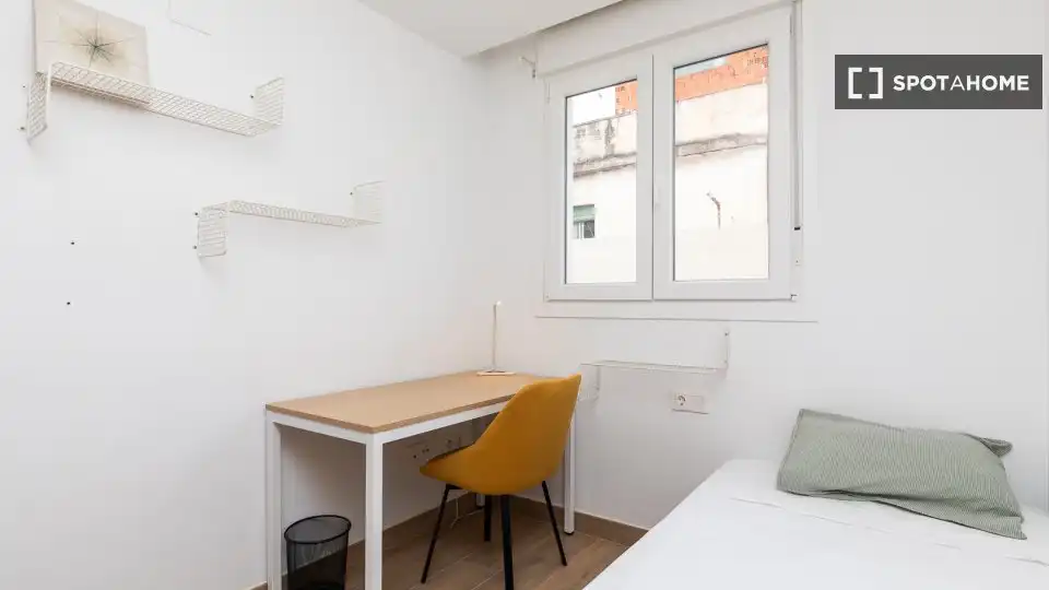 Bedroom of Flat for share in Burjassot  with Air Conditioner, Heating and Furnished