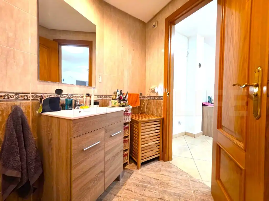 Baño de Apartamento en venta en Torremolinos con Aire acondicionado y Amueblado