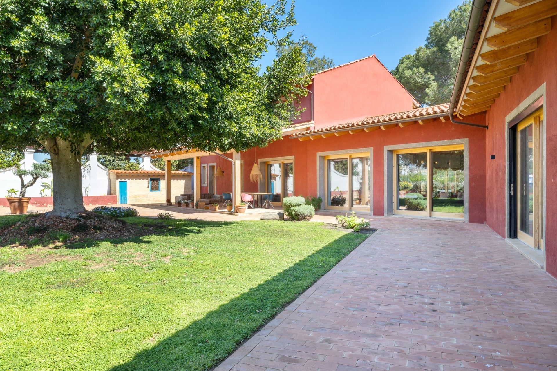 Exterior view of Building for sale in Bétera