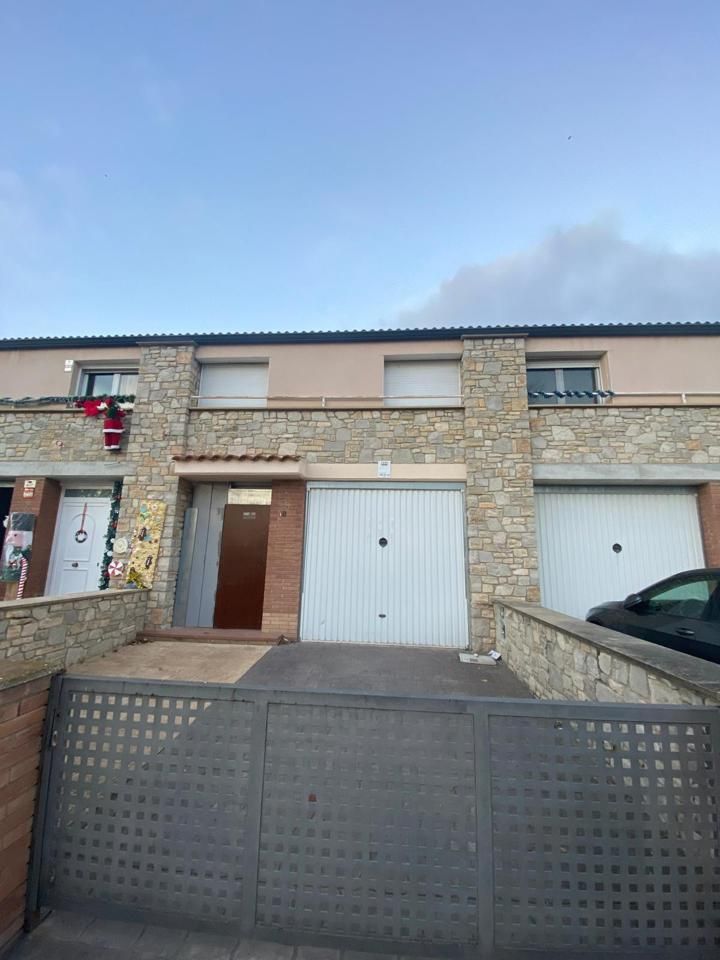 Vista exterior de Casa o xalet en venda en Agramunt amb Calefacció, Jardí privat i Terrassa