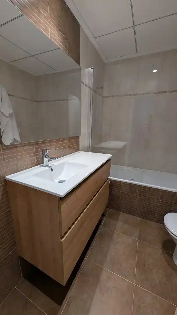 Baño de Piso en venta en Elche / Elx con Aire acondicionado y Balcón