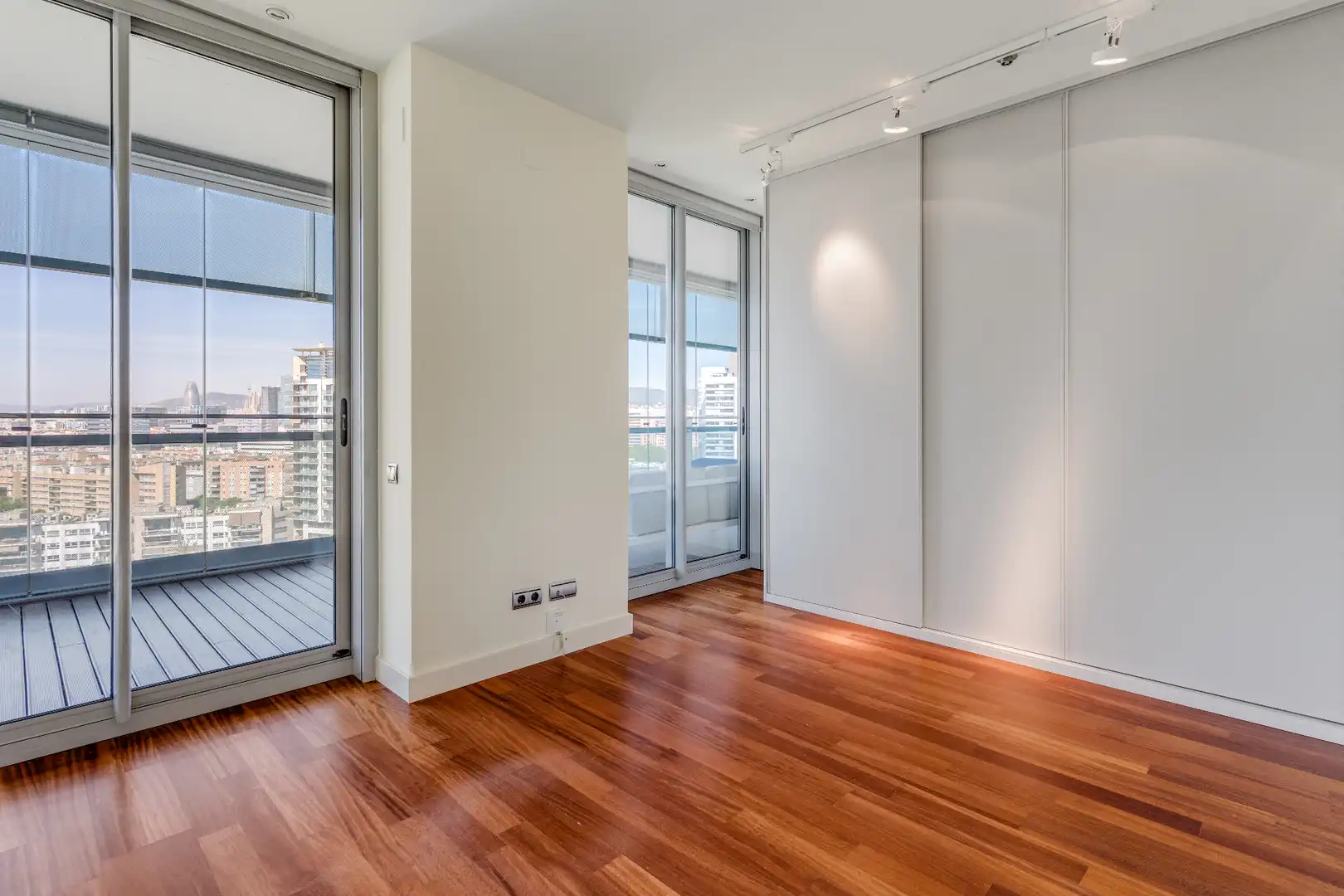 Bedroom of Flat for sale in Barcelona  with Air Conditioner, Heating and Parquet flooring