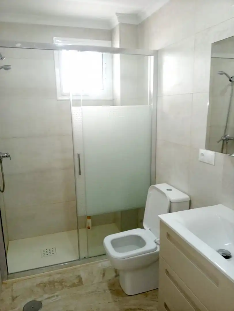 Bany de Planta baixa de lloguer en Cádiz amb Calefacció i Moblat